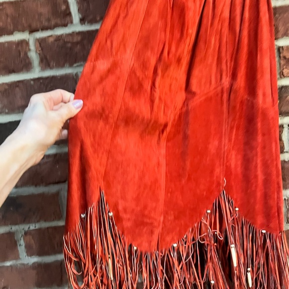 Vintage Liz E Parker custom made suede fringed skirt with beading and boning. - Picture 10 of 16